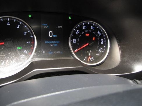 Used 2019 Toyota RAV4 XLE image 2