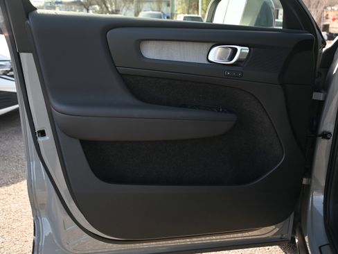 Used 2025 Volvo XC40 B5 Core image 28