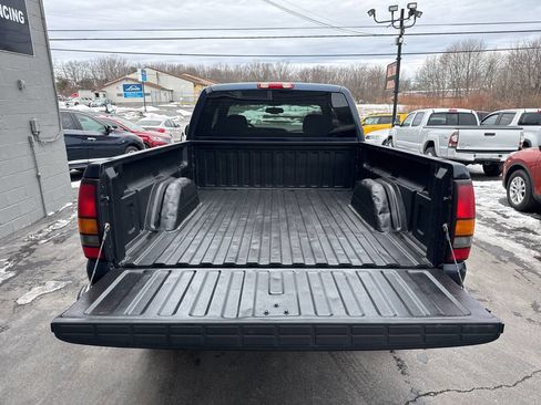 Used 2005 GMC Sierra 2500 SLE w/ Snow Plow Prep Package image 7
