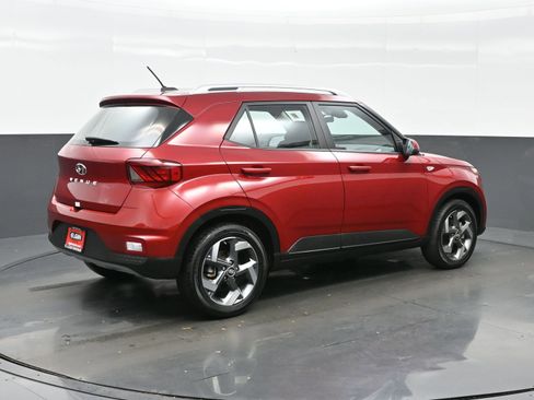Used 2025 Hyundai Venue Limited image 6