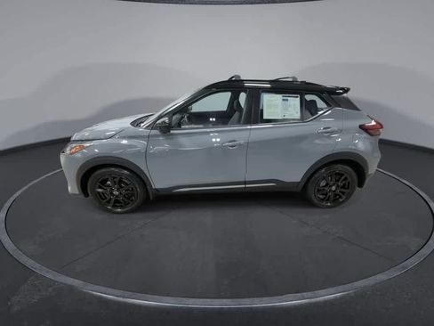 Used 2022 Nissan Kicks SR w/ Premium Package image 5