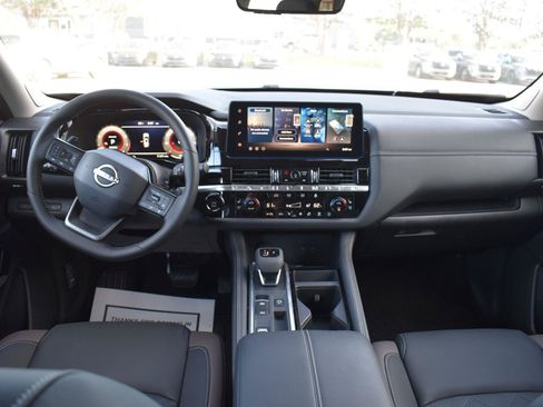 New 2026 Nissan Pathfinder Platinum w/ Accent Package FWD image 33