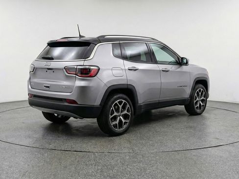 Used 2025 Jeep Compass Limited image 7