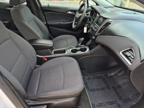 Used 2019 Chevrolet Cruze Sedan FWD image 14