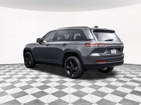 Used 2024 Jeep Grand Cherokee Limited w/ Black Appearance Package AWD/4WD image 9