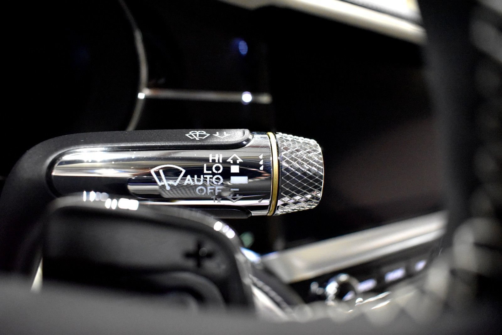 Certified 2023 Bentley Flying Spur Azure AWD/4WD image 24