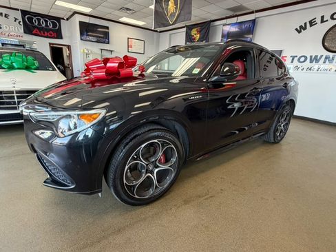 Used 2023 Alfa Romeo Stelvio Veloce AWD/4WD image 7
