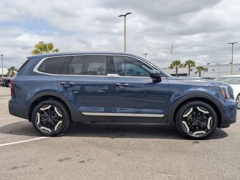 Certified 2023 Kia Telluride S w/ S Sunroof Package image 3