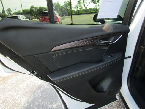 Used 2021 Buick Envision Avenir w/ Technology Package II image 12