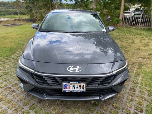 Used 2025 Hyundai Elantra SE w/ Cargo Package FWD image 2