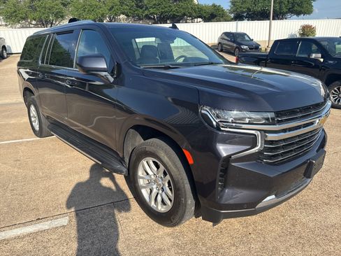 Used 2024 Chevrolet Suburban LT image 9