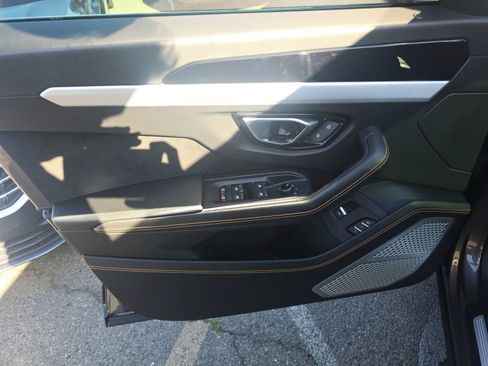 Used 2021 Lamborghini Urus image 12