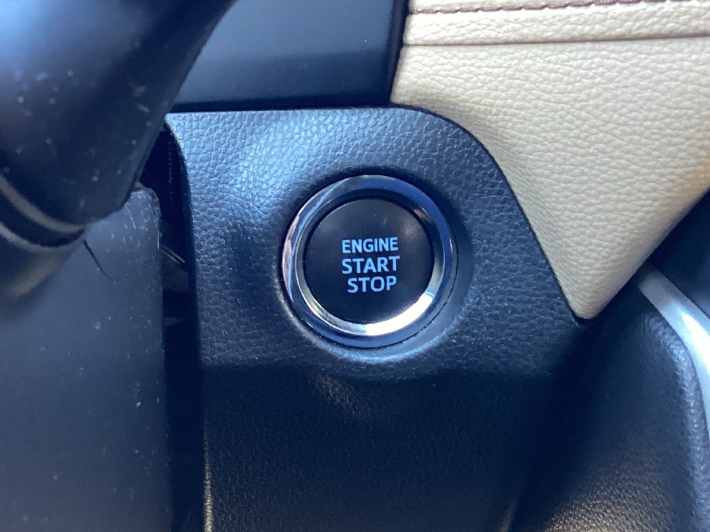 Used 2020 Toyota RAV4 XLE Premium AWD/4WD image 36
