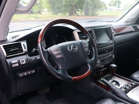 Used 2014 Lexus LX 570 4WD image 16