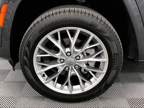 Used 2025 Jeep Grand Cherokee Summit AWD/4WD image 10