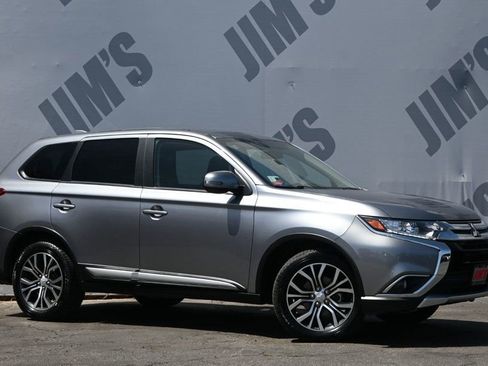 Used 2017 Mitsubishi Outlander SE FWD image 3