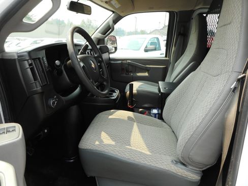 Used 2016 Chevrolet Express 2500 RWD image 12