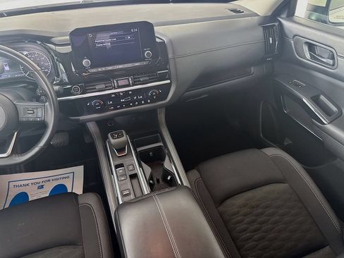 Used 2024 Nissan Pathfinder SV FWD image 27