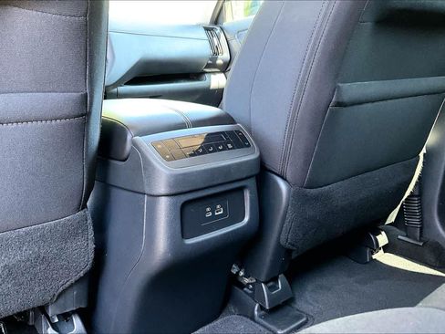 Used 2025 Nissan Pathfinder SV AWD/4WD image 35