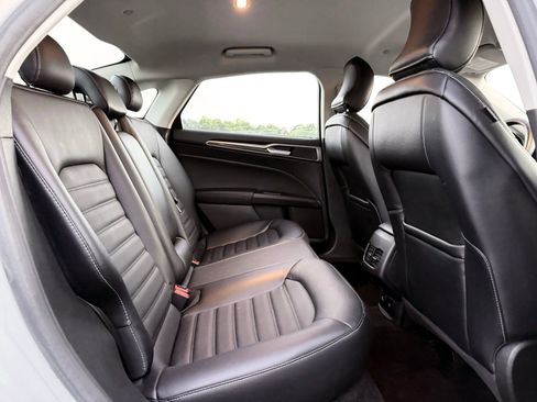 Used 2018 Ford Fusion SE w/ Equipment Group 602A image 18