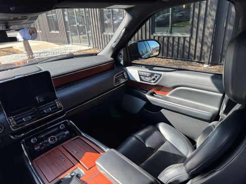 Used 2021 Lincoln Navigator L Reserve AWD/4WD image 14