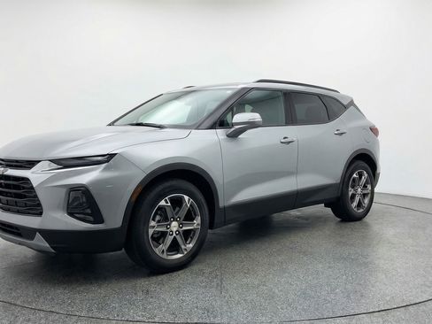 Used 2025 Chevrolet Blazer LT image 3