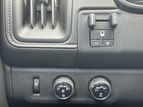 Used 2017 GMC Canyon Denali AWD/4WD image 3