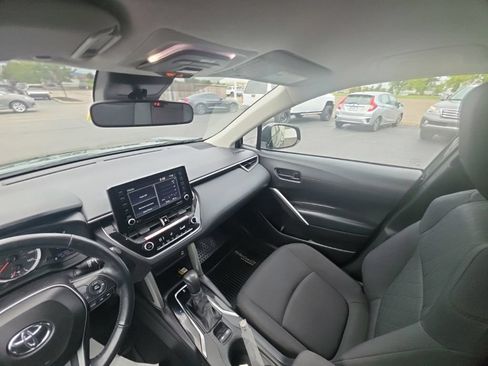 Used 2022 Toyota Corolla Cross LE AWD/4WD image 27