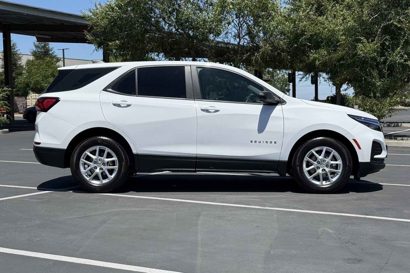 Used 2024 Chevrolet Equinox LS FWD image 8