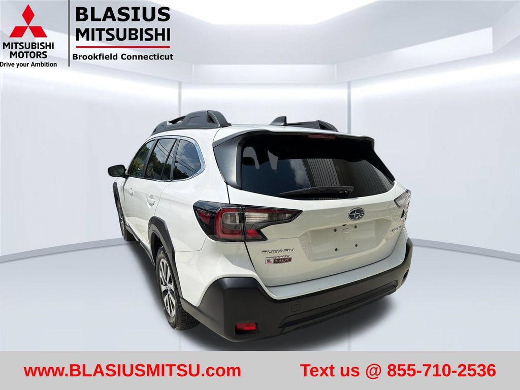 Used 2024 Subaru Outback Premium AWD/4WD image 11
