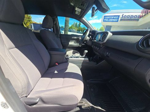 Used 2019 Toyota Tacoma TRD Off-Road w/ Technology Package AWD/4WD image 11