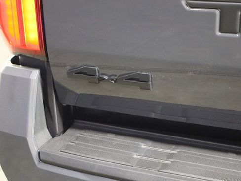 Used 2025 Toyota Tacoma Limited image 40