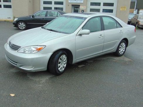 Used 2004 Toyota Camry LE FWD image 1