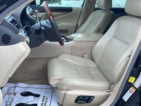 Used 2016 Lexus LS 460 w/ Comfort Package RWD image 10