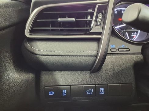 Used 2022 Toyota Camry SE image 25