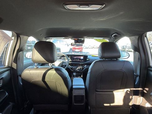 Certified 2025 Buick Envista Sport Touring image 27