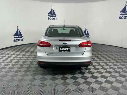 Used 2015 Ford Focus SE FWD image 5