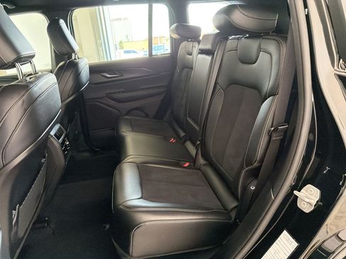 Used 2025 Jeep Grand Cherokee Altitude AWD/4WD image 22