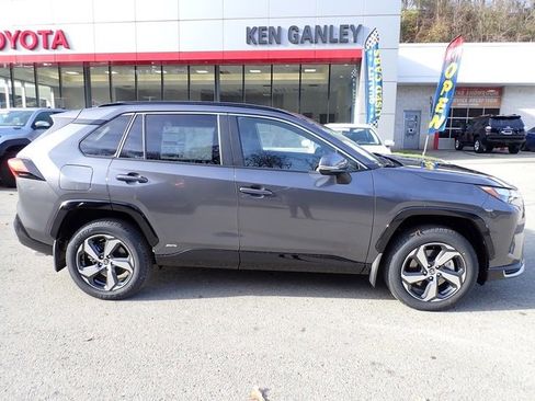 New 2025 Toyota RAV4 SE image 2