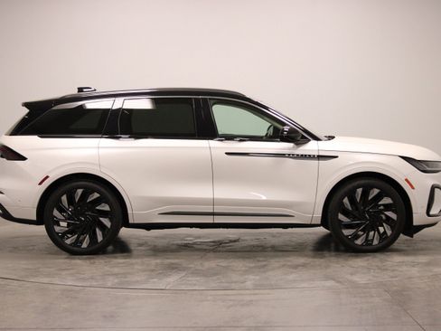 Used 2024 Lincoln Nautilus Black Label w/ Jet Appearance Package (87T) AWD/4WD image 9