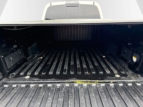 Used 2017 Toyota Tacoma TRD Sport AWD/4WD image 9