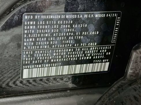 Used 2025 Volkswagen Tiguan SE R-Line AWD/4WD image 31