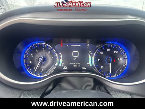 Used 2025 Chrysler Pacifica Select image 11