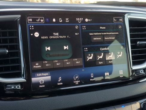 Used 2024 Chrysler Pacifica Touring-L image 24