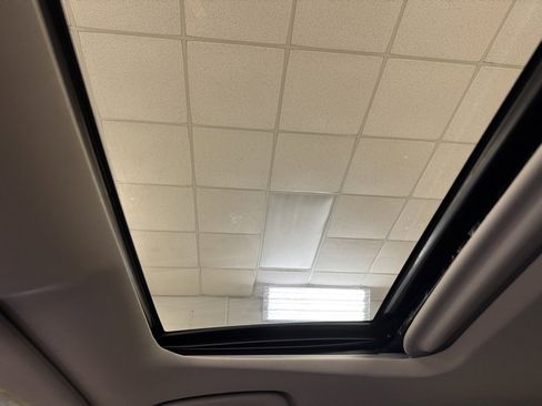 Used 2016 Toyota Avalon Limited image 44