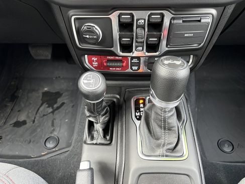 Used 2025 Jeep Wrangler Unlimited Rubicon w/ Steel Bumper Group image 25