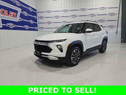 Used 2025 Chevrolet TrailBlazer LT image 1