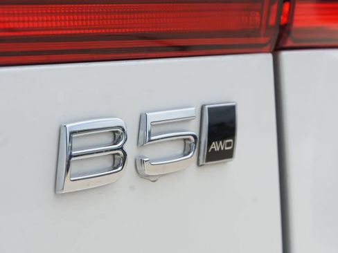 New 2026 Volvo XC60 B5 Ultra w/ Protection Package Premier image 9