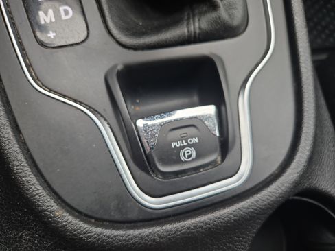 Used 2020 Jeep Cherokee Latitude w/ Cold Weather Group image 30