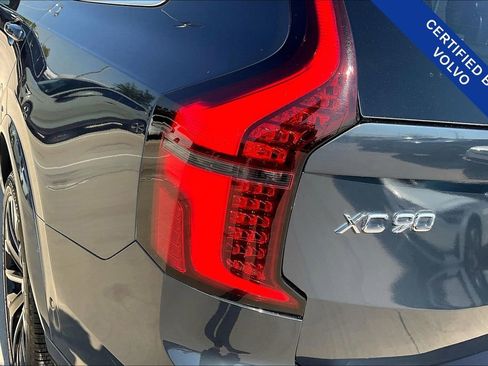 Certified 2025 Volvo XC90 B6 Plus image 40